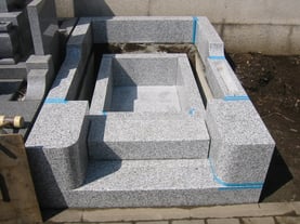 深谷石材店：カロート・外柵