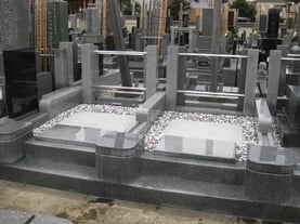 深谷石材店：カロート・外柵