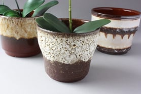Vintage und Retro Blumentöpfe aus Keramik und Porzellan aus vergangenen Jahrzehnten, überwiegend aus den 50er 60er 70er Jahren, meistens in Germany und auch ganz Europa hergestellt, West German Pottery, Keramik Übertöpfe, Fat Lava in verschiedenen Farben