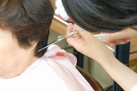 知多半島全域 東海市、大府市、知多市、常滑市、半田市、知多郡の東浦町、阿久比町、武豊町、美浜町、南知多町、刈谷市 、豊明、知立 名古屋市 緑区 熱田区 瑞穂区 天白区 南区 老人施設 介護施設・ご家庭へ訪問理美容出張サービス・女性に人気な出張ヘアカット 散髪等行います。りびサポ