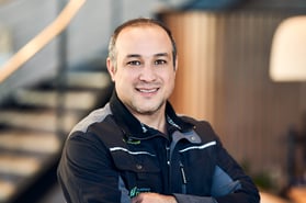 Mohsen Bazyaz Kfz-Mechatroniker im Autohaus Fischer, Celle.