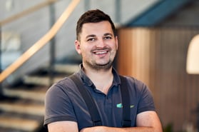 Werkstattleiter Tim Fischer im Autohaus Fischer, Celle.