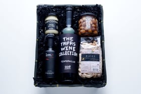 Geschenkkorb mit spanischen Spezialitäten