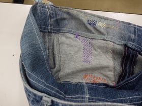 薄くなった部分は内布を付けて補強。布は破れたTシャツを活用