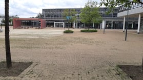 Hochschule Bonn-Rhein-Sieg in Rheinbach nach Abzug des Hochwassers bleibt der Schlamm zurück