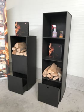 Insert de cheminée STAFFIERI: Des niches en bois sur mesure peuvent être commandées en tant qu'accessoires.