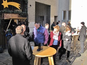 Am ersten Advent Sonntag nach der Messe bei Sonnenschein.