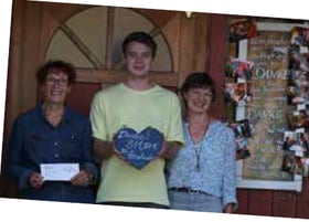 Bildquelle: Ella Wagner(Gründerin) Angela Wagner (Tochter und Mitinhaberin) und mein Sohn Bastian Kley (Helfer in allen Notlagen)