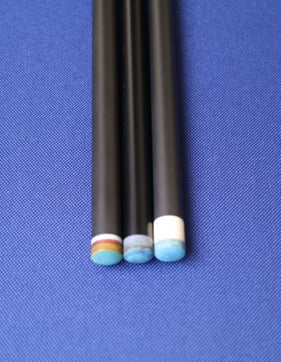 カーボンシャフトは、各社研究を重ねた標準タップが付いている