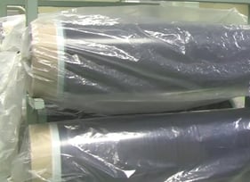 ロール巻きのガーボンシート・普段は樹脂が硬化するので冷蔵室にて保管