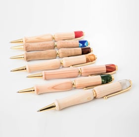 木のボールペン　木軸ペン　世界希少 樹種 筆 ペン エフスタイル　ハンドメイド　メイドインジャパン　日本製　銘木　温もり　心 　贈りもの　入学　 就職　お祝い　プレゼント　父の日　ギフト　母の日　敬老の日　ご褒美　男　こだわり　　ウッド　おしゃれ　おすすめ　オフィス　オリジナル　かわいい　岐阜　クラフト　 手づくり 　クリスマス　 日本 　ペン　ボールペン　 レディース　 メンズ 　ステキ 　工房　高級　 作家　 作品　 手作り　小物　職人　人気　専門　通販　ファッション　文具