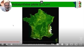 Cédric Cabrol,suit l'évolution de la photosynthèse, indicateur de santé du climat. 