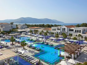Anemos Luxury Grand Resort auf Kreta – moderne und weitläufige Hotelanlage nahe Georgioupolis