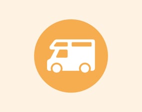 Illustration eines orangefarbenen Wohnmobils der Firma Camperwelt Fischer aus Celle.