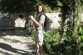 Antje Gaedt in den Gärten des Generalife in der Alhambra