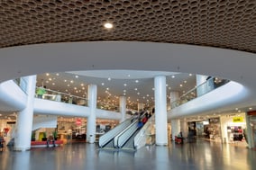 Ringbeleuchtung um Dachstpützen, Downlight, Wandbeleuchtung in Tiefgarage, runde Aufbauleuchten