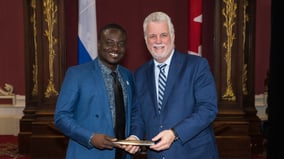Ernest Edmond reçoit le prix reconnaissance jeunesse du Premier Ministre 2018