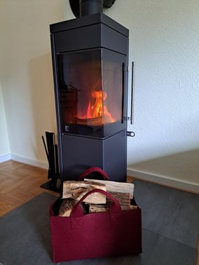 Kaminkörbe aus Filz bordeaux