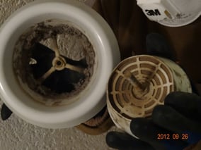 Abluftdüse vor der Reinigung