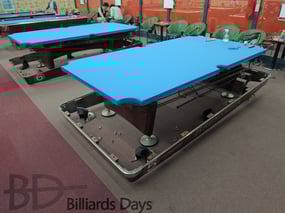 ハイランドにあるブランズウィックⅤ（ファイブ）テーブル