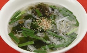 わかめスープ