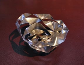 銀錫リボンのうつわ　関根正文　山の上ギャラリー