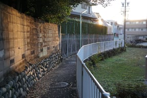 狭間町の谷のヘリ