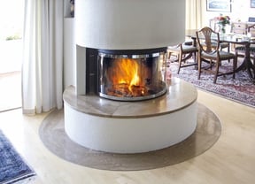 Vetratura del camino STAFFIERI: Vetratura rotonda, disponibili vari colori di telaio.