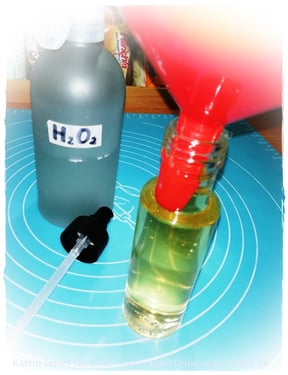 Die fertige Ringelblumentinktur mit H2O2