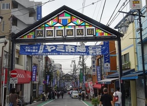 ふれあいの街・六角橋商店街