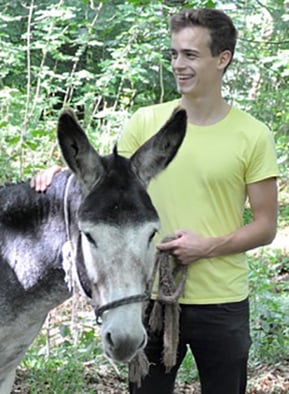 Eselwandern-Eifel-Petra-Landsberg-Bongard-NaturPur-Entschleuniger-Entschleunigung-Auszeit-Eseln-Geschichtsstraße-Gutschein-Geschenkidee-Waldübernachtung-Schäferwagen-Naturerlebnis-Abenteuer-Eselführerschein-Barsberg-Vulkaneifel-Altes-Forsthaus-Wanderroute