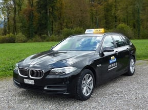 Taxi Fritschi mit BMW 530 D xDrive Kombi - Allradantrieb - Sitzheizung vorne und hinten - mit Ski bis 3 Personen