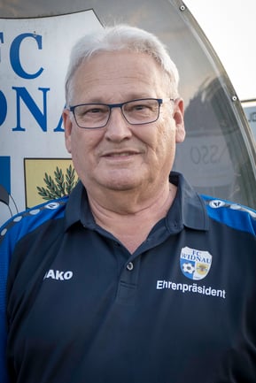 (Ernennung zum Ehrenmitglied: 2011 / Ernennung zum Ehrenpräsidenten: 2015)