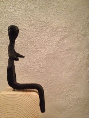 "Sitzungssitzer" - Schmiedeeisen auf Fichtenholzsockel, 2012
