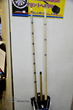 2015年4月『ナインボールクラシック』にて。目盛は8つ。ブレイクキューにも目盛が