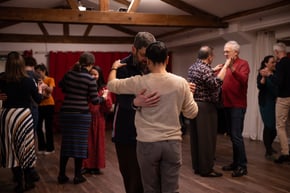Groupe d’élèves lors d’un cours de tango argentin dans le 11ᵉ arrondissement de Paris