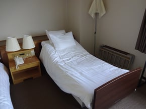 ギャッジ上がるベッド