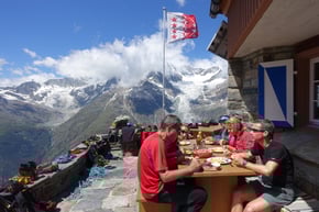 die verdiente Rösti nach der Besteigung des Dom's