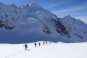 Zum Dômes de Miage 3670m, hinten die Aig. Tre la Tête 3905m