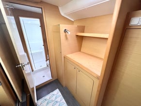 Catamaran charter honeymoon romantic Bora-Bora cruise private exclusive