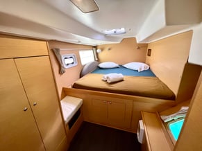 Owner version catamaran Lagoon 380 honeymoon bora bora honeymooner cruise