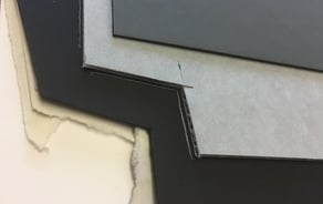 Konservatorische Einrahmung von Migros Tragtasche