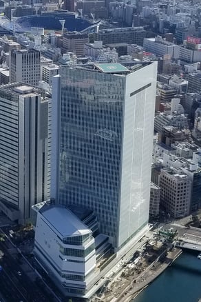 横浜市役所・北仲の新庁舎 （後方は関内駅前の７代目庁舎)