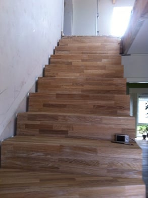 Treppen-Sonderanfertigung Faltwerkbolzentreppe in Eiche, "Stade" (2) - Foto: KÄPPLER BauTischlerei