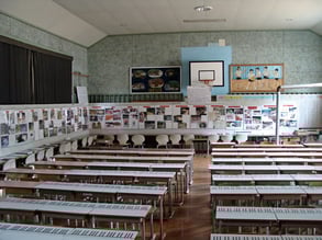 100名収容可能です