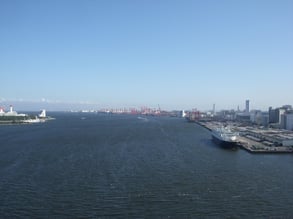 右から、品川ふ頭、大井ふ頭、羽田空港。左手には船の科学館が見えます。