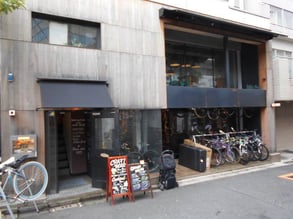 一階は自転車屋さん。同じオーナーが経営されています。