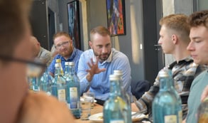 Patrick Schreiber MdL und CDU-Stadtrat Gunter Thiele diskutierten intensiv mit Mitgliedern der Jungen Union Dresden