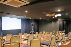 BOX１ホールタイプ30〜100名(シアター配置)