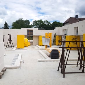 Hausbau-Stelle bei Schwerin: Innenwände werden angelegt